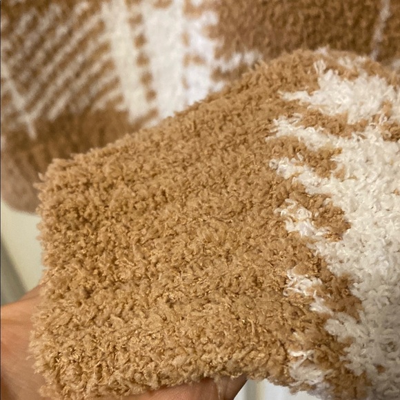 Tan and White Plaid Women's Sweater - Picture 4 of 9